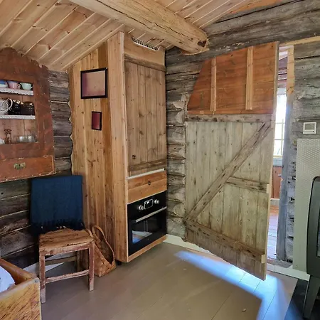 Dom wakacyjny Smia , A Unique Rustic Hideaway